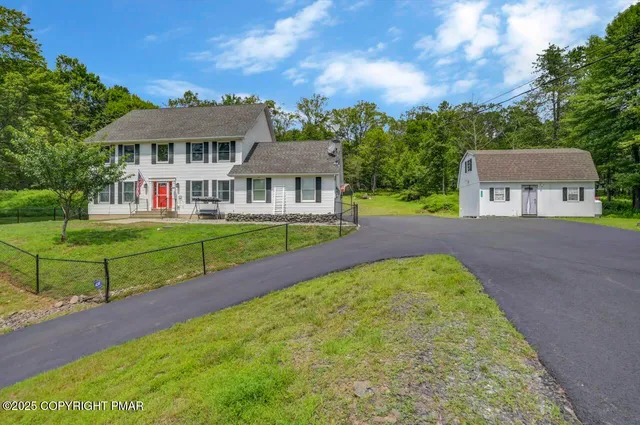 a view of a house with a yard
