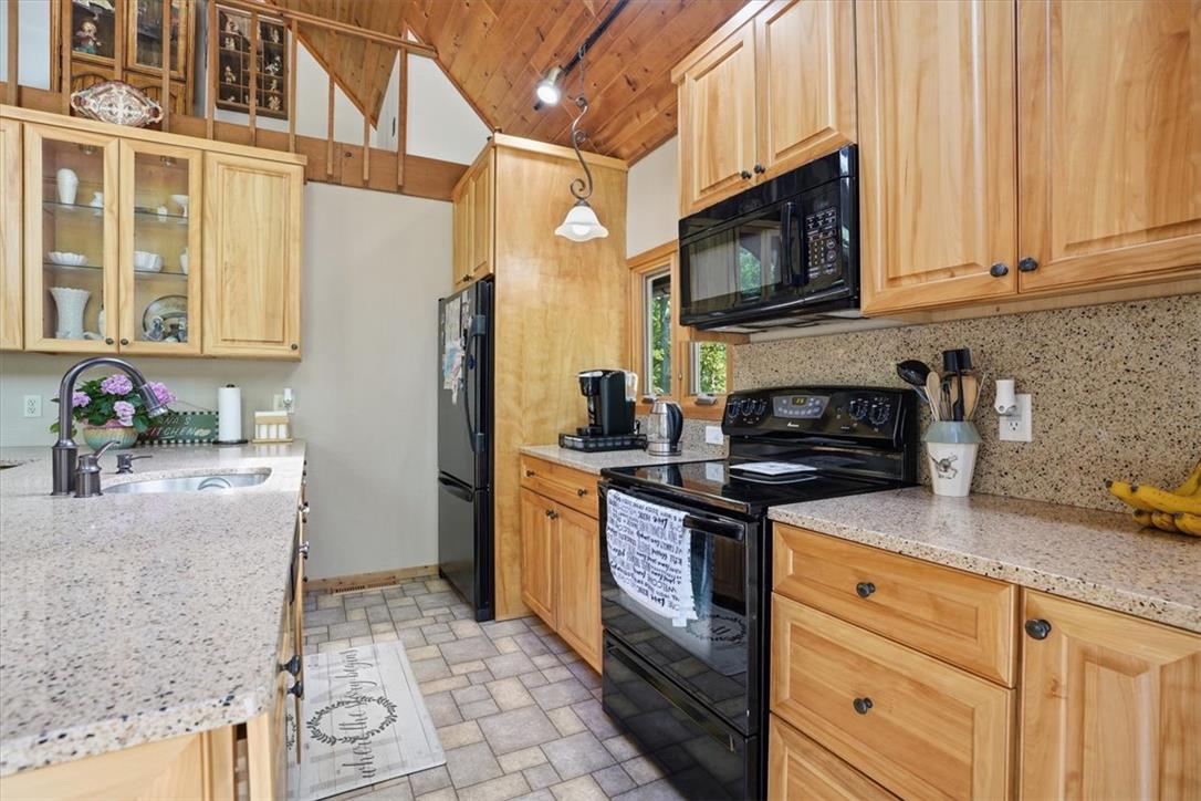 1517 Deer Run Bushkill, PA 18324 - Photo 18 of 35