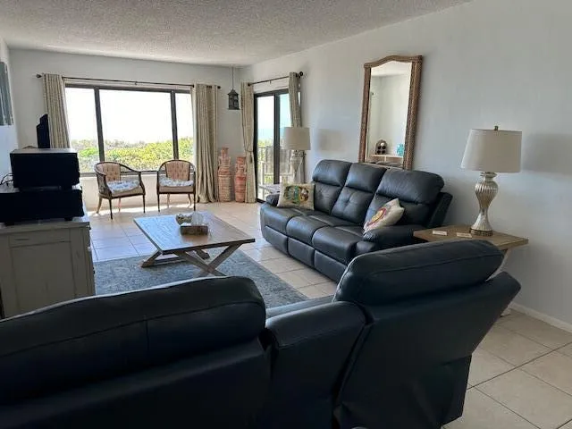 $3,100 | 4600 Ocean Beach Boulevard, Unit 208, Cocoa Beach, FL 32931