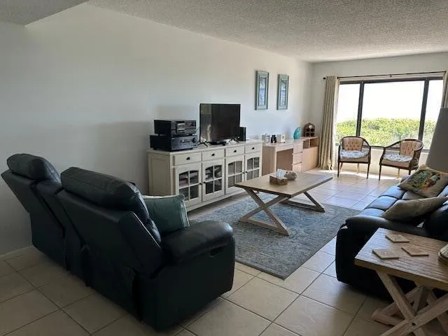 $3,100 | 4600 Ocean Beach Boulevard, Unit 208, Cocoa Beach, FL 32931