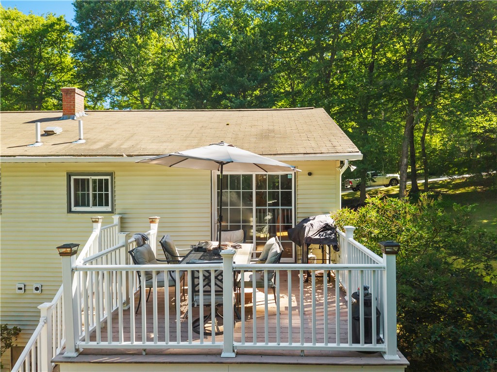 233 Old Oxford Road North Smithfield, RI 02896 - Photo 8 of 34