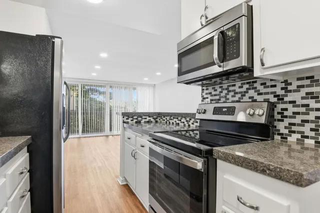 $2,395 | 6542 Ocean Crest Drive, Unit D104, Rancho Palos Verdes, CA 90275