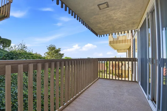 $2,395 | 6542 Ocean Crest Drive, Unit D104, Rancho Palos Verdes, CA 90275