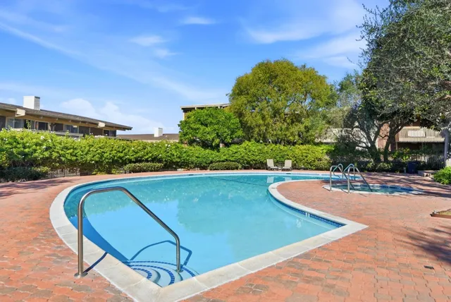 $2,395 | 6542 Ocean Crest Drive, Unit D104, Rancho Palos Verdes, CA 90275