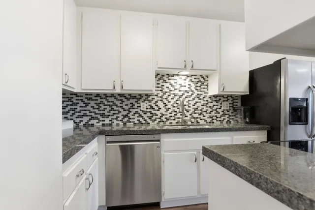 $2,395 | 6542 Ocean Crest Drive, Unit D104, Rancho Palos Verdes, CA 90275