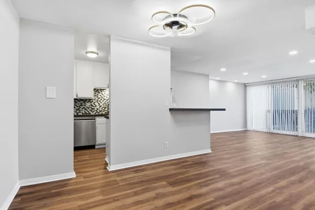 $2,395 | 6542 Ocean Crest Drive, Unit D104, Rancho Palos Verdes, CA 90275