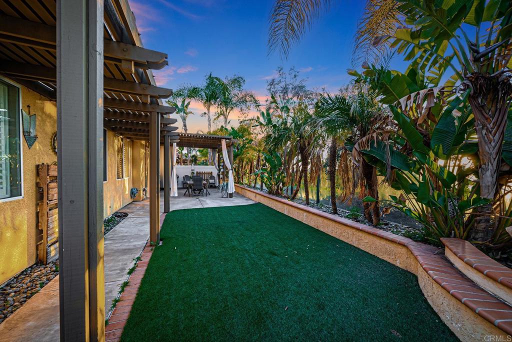 23 Wayfaire Rancho Santa Margarita, CA 92688 - Photo 36 of 44 a view of a yard from a corridor