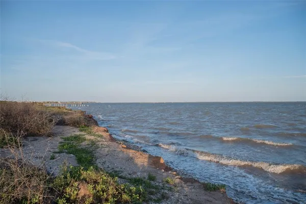 $250,000 | 3049 Palacios Bay Drive, Palacios, TX 77465
