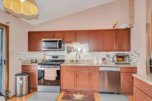 $329,900 | 7960 West Frankfort Square Road, Frankfort, IL 60423