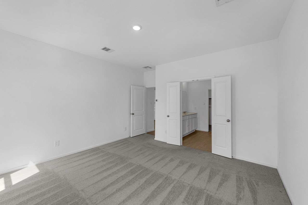 12 Robin Court Angleton, TX 77515 - Photo 11 of 30