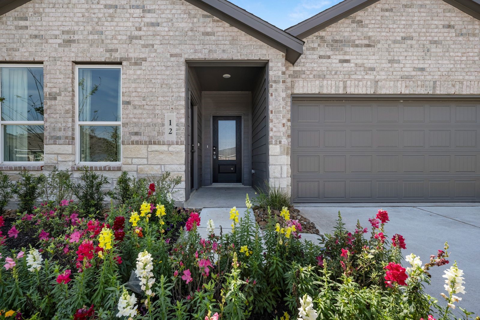 12 Robin Court Angleton, TX 77515 - Photo 2 of 30