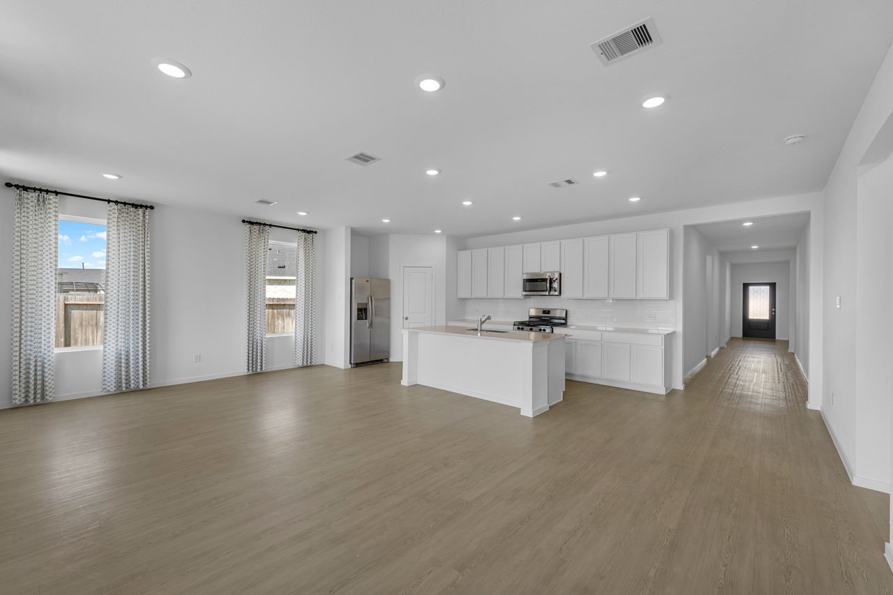 12 Robin Court Angleton, TX 77515 - Photo 3 of 30