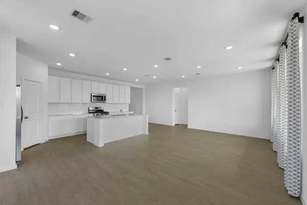 $365,000 | 12 Robin Court, Angleton, TX 77515