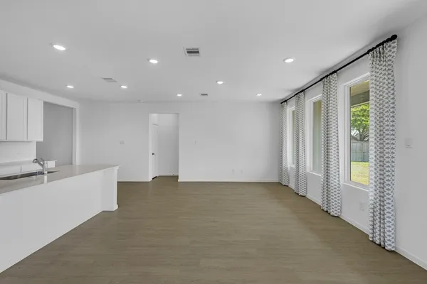 $365,000 | 12 Robin Court, Angleton, TX 77515