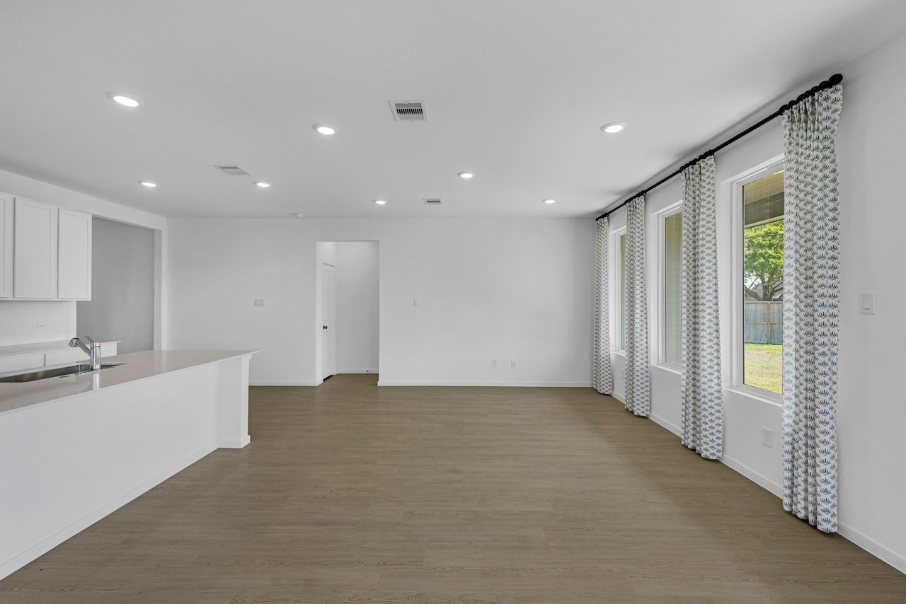 12 Robin Court Angleton, TX 77515 - Photo 6 of 30