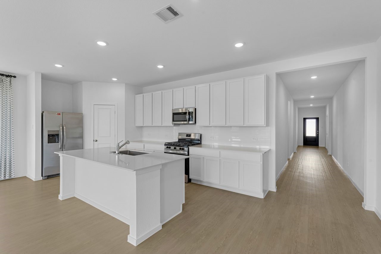 12 Robin Court Angleton, TX 77515 - Photo 9 of 30