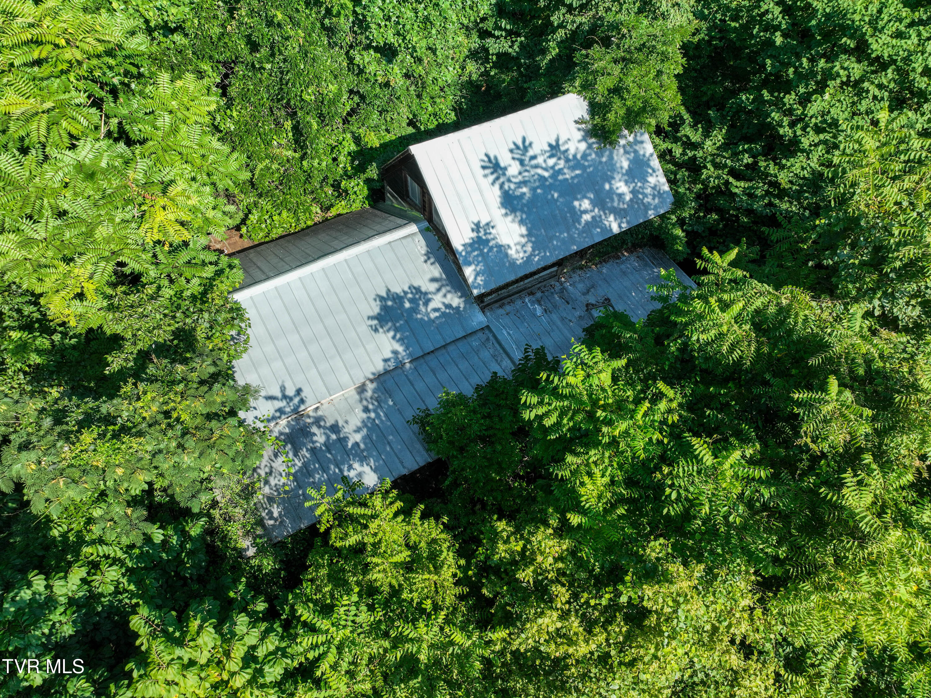 412 Haw Ridge East Piney Flats, TN 37686 - Photo 2 of 36 Lake Dr Drone VAUGHN-27