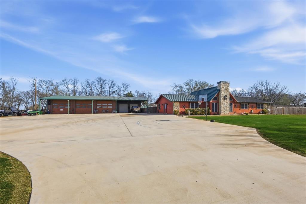 5355 Hoehn Road Sanger, TX 76266 - Photo 2 of 31 Front of house with lots of parking