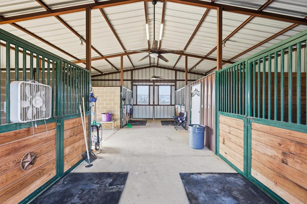 5355 Hoehn Road Sanger, TX 76266 - Photo 27 of 31 Additional barn