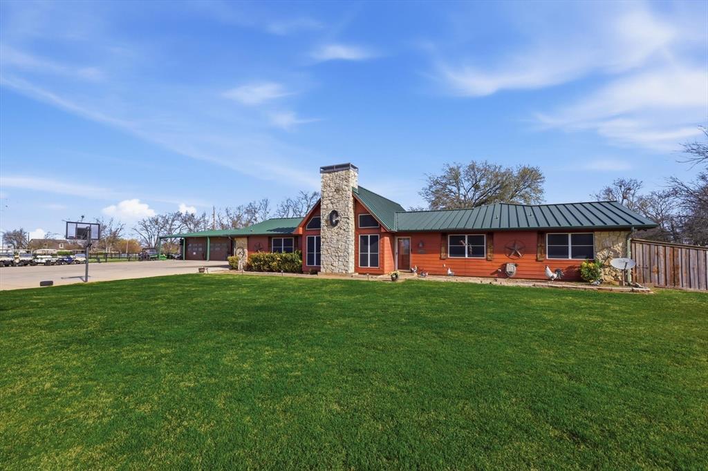 5355 Hoehn Road Sanger, TX 76266 - Photo 3 of 31 Front of house