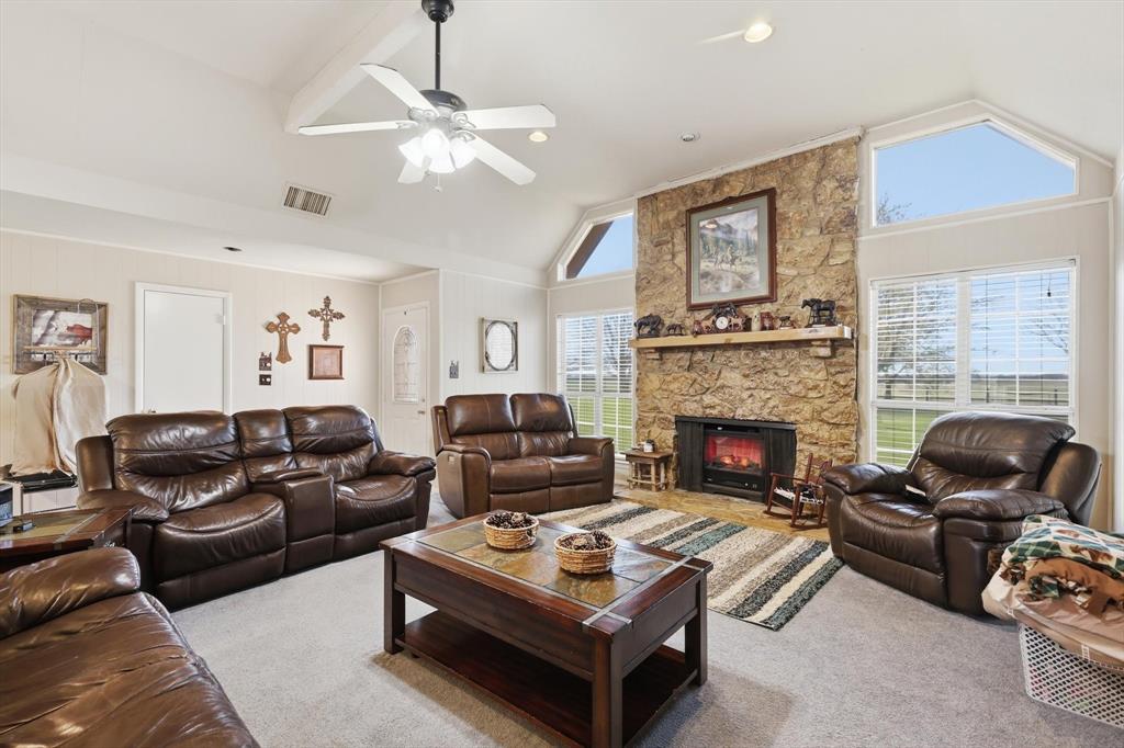 5355 Hoehn Road Sanger, TX 76266 - Photo 10 of 31 Living room