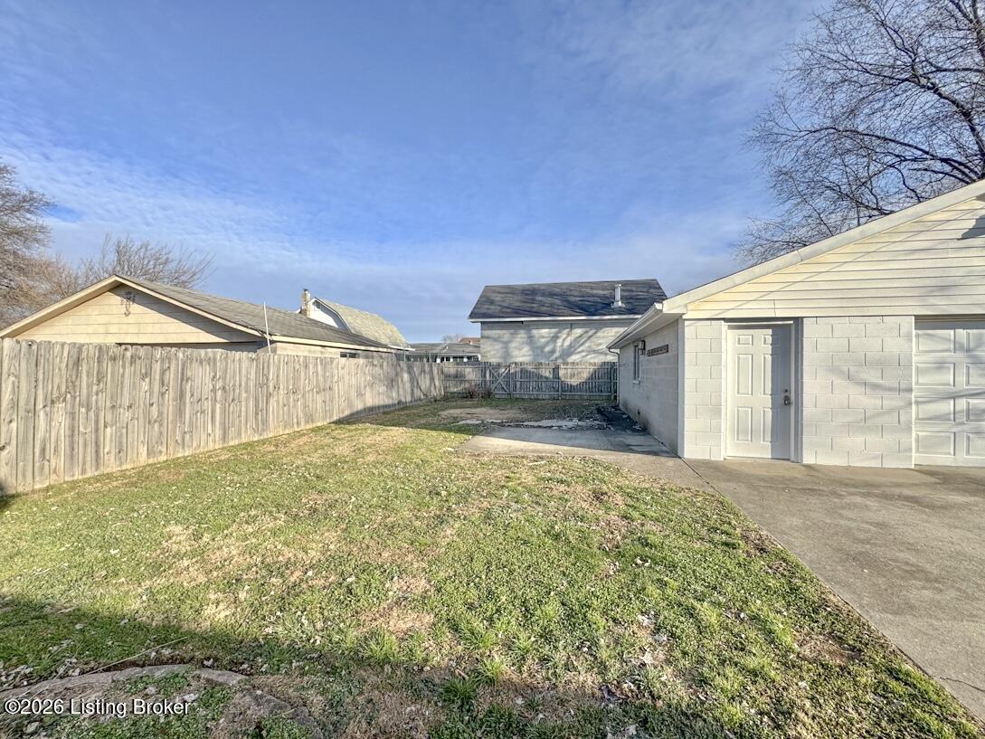 244 Blossom Road Louisville, KY 40229 - Photo 39 of 45 39