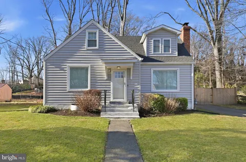 $895,000 | 6710 Oak Drive, Alexandria, VA 22306