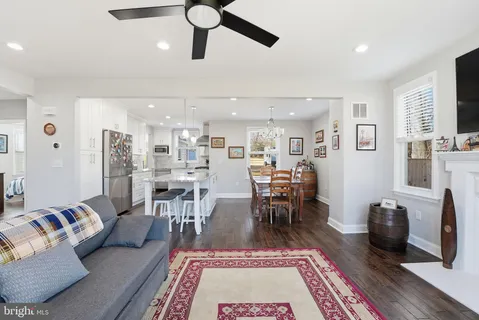 $895,000 | 6710 Oak Drive, Alexandria, VA 22306