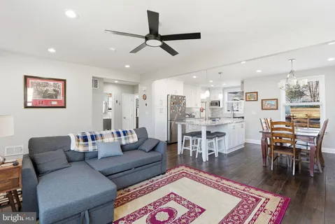 $895,000 | 6710 Oak Drive, Alexandria, VA 22306