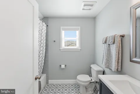 $895,000 | 6710 Oak Drive, Alexandria, VA 22306