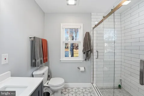 $895,000 | 6710 Oak Drive, Alexandria, VA 22306