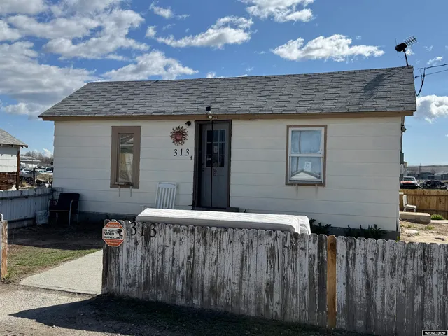 $410,000 | 417 South 20 Street, Riverton, WY 82501