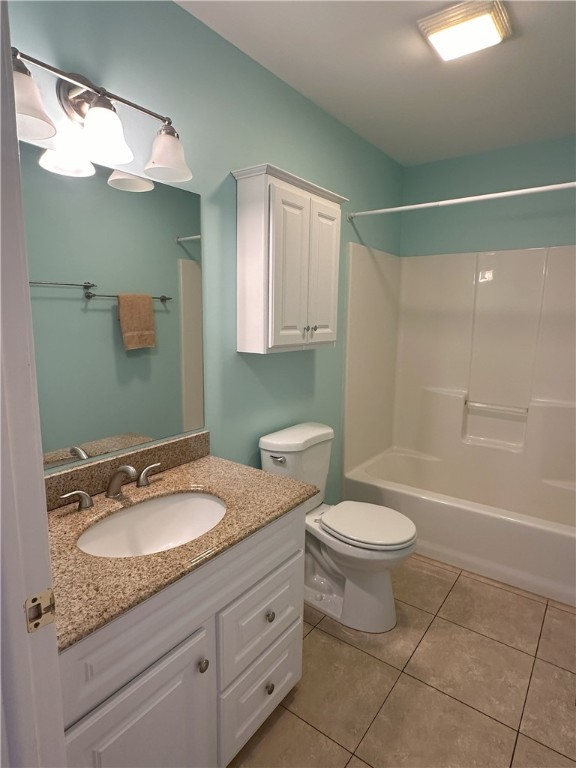 153 High Street, Unit 24 Westerly, RI 02891 - Photo 15 of 21 Full bath with 1/2 bath off kitchen as well.