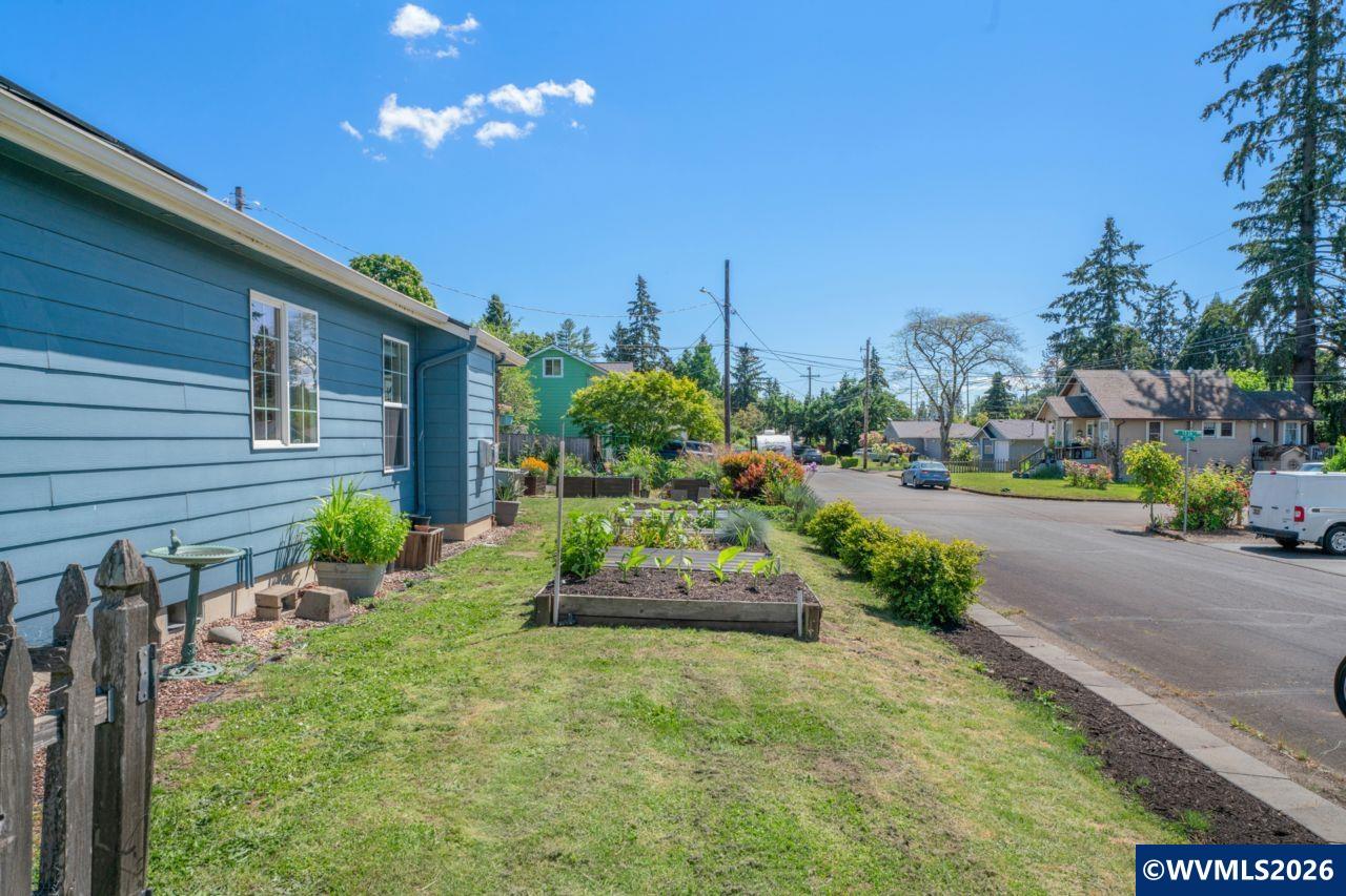 1737 Southwest 13th Avenue Albany, OR 97321 - Photo 32 of 40 Gallery Image 32