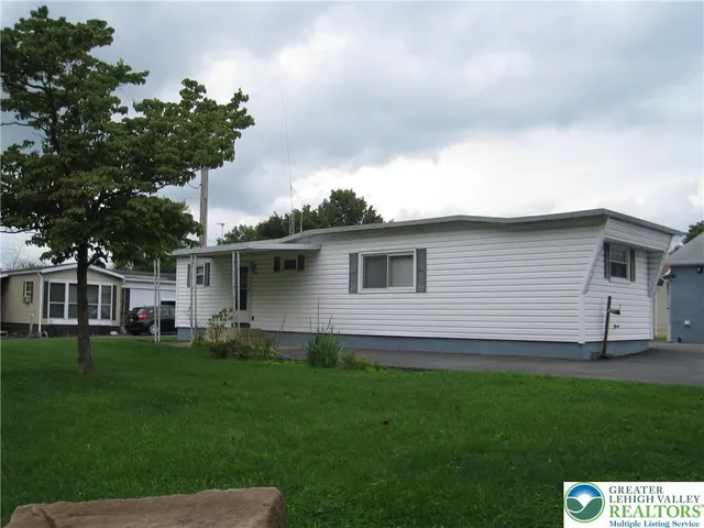 $1,300 | 549 Frable Street, Nazareth, PA 18064