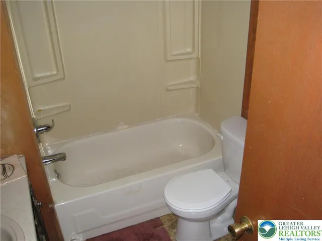 $1,300 | 549 Frable Street, Nazareth, PA 18064