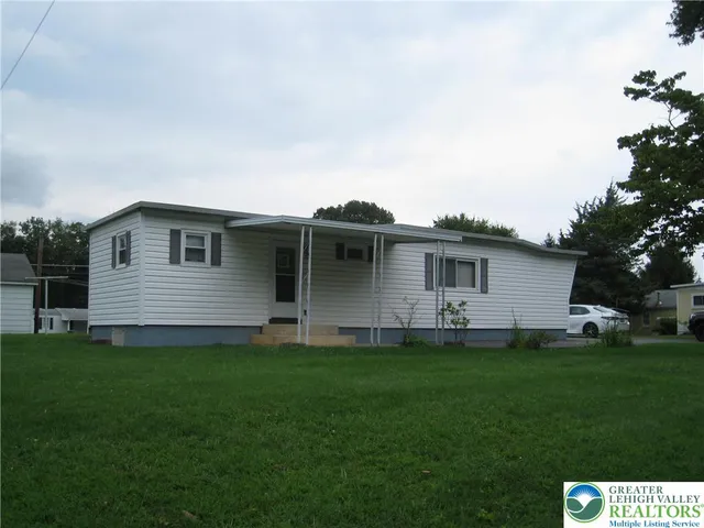 $1,300 | 549 Frable Street, Nazareth, PA 18064