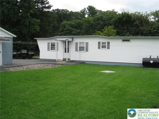 $1,300 | 549 Frable Street, Nazareth, PA 18064