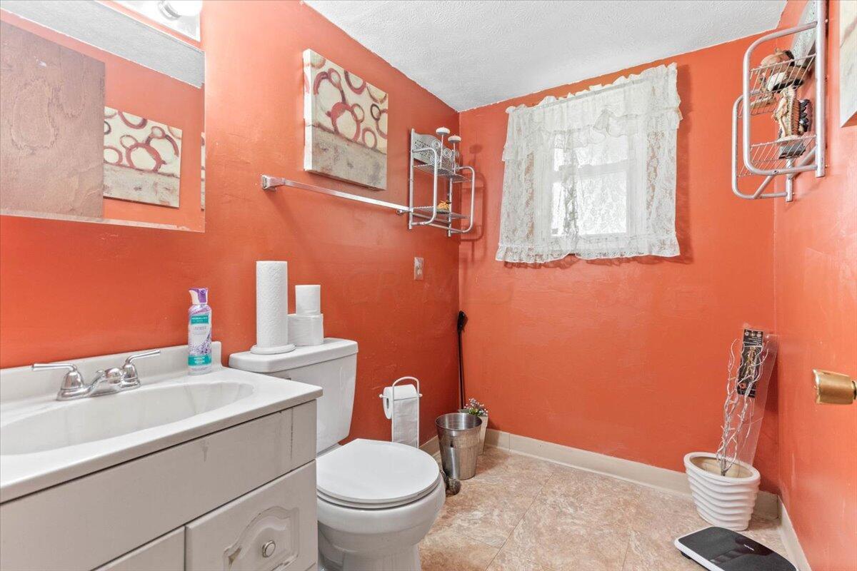 3175 Pine Valley Road Columbus, OH 43219 - Photo 15 of 25 15-Bathroom