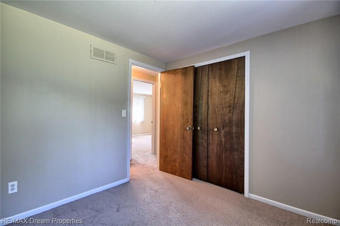 14125 Newburgh Road Livonia, MI 48150 - Photo 20 of 30 2nd_Bedroom_2nd_View.jpg