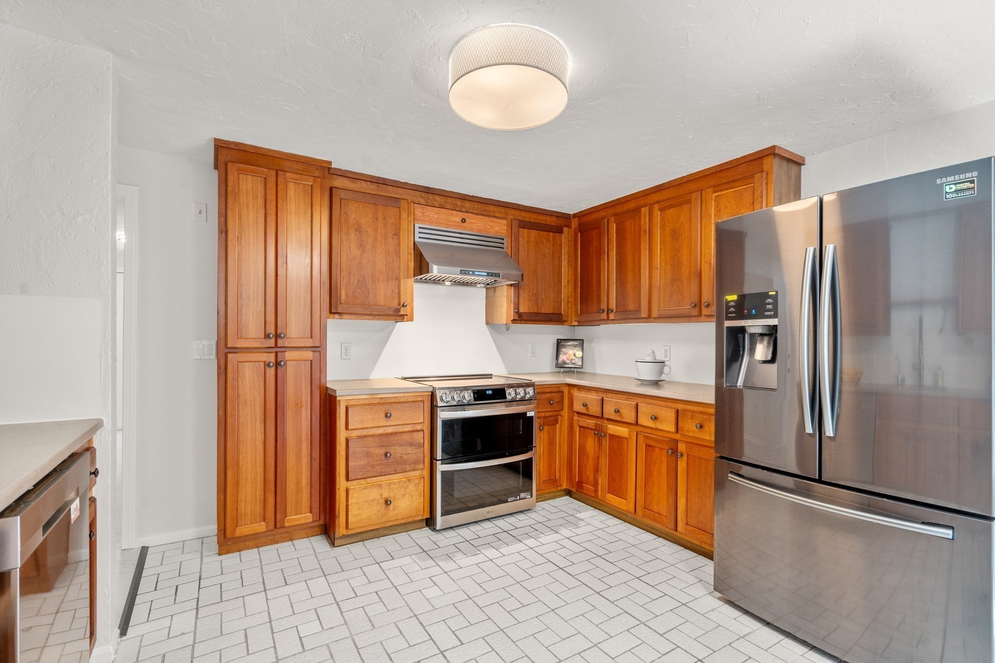 942 Salem End Road Framingham, MA 01702 - Photo 7 of 30 Gallery Image 7