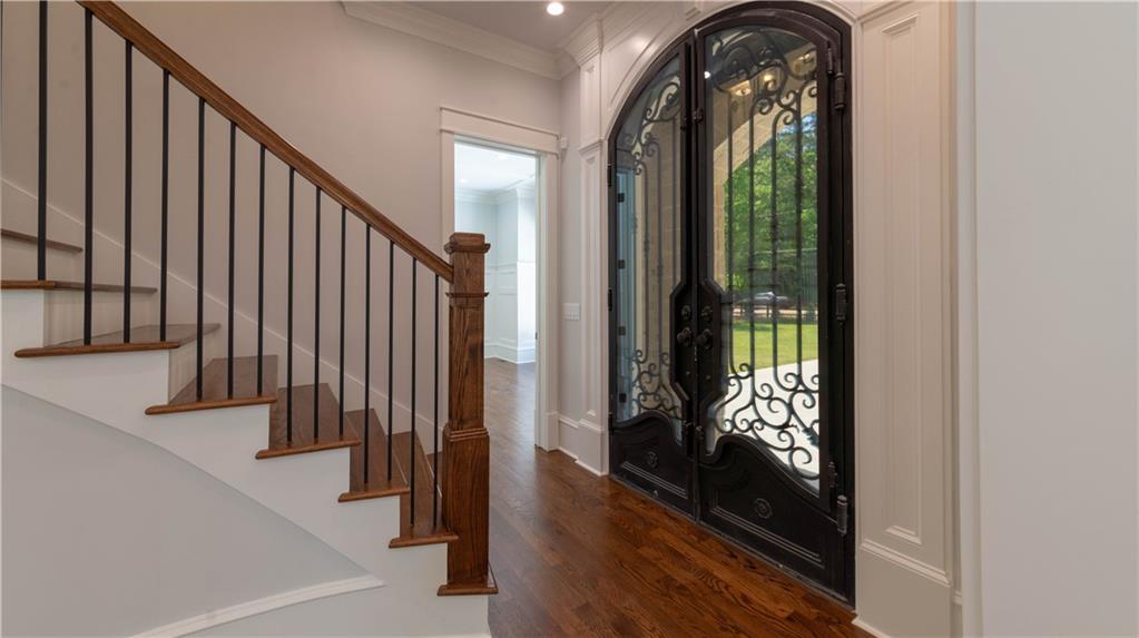 10745 Shallowford Road Roswell, GA 30075 - Photo 5 of 66