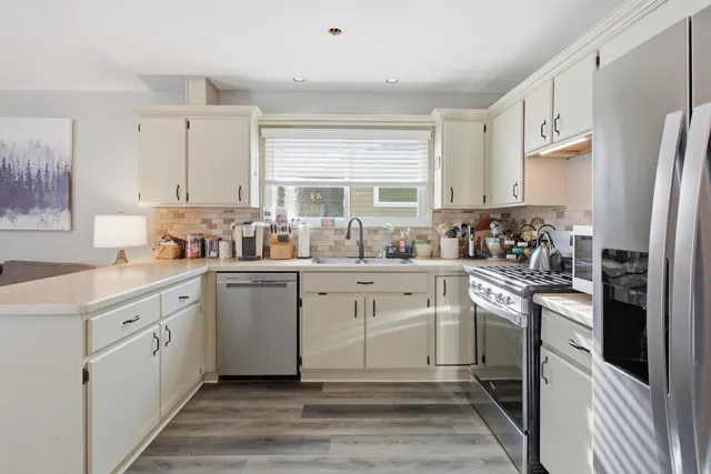 $329,900 | 41942 Kentvale Drive, Clinton Township, MI 48038