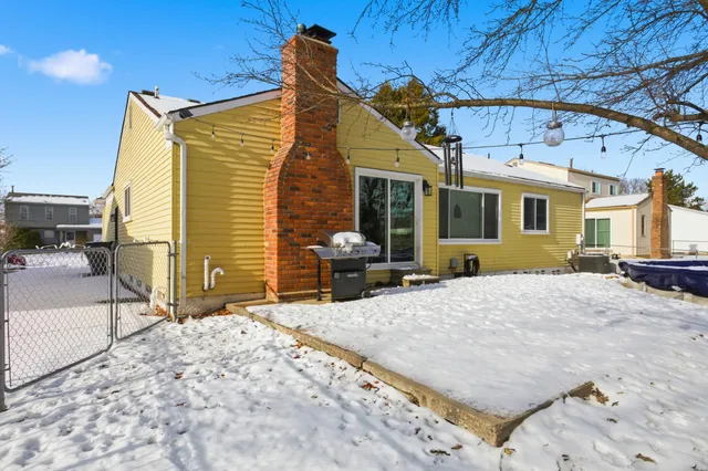 $329,900 | 41942 Kentvale Drive, Clinton Township, MI 48038