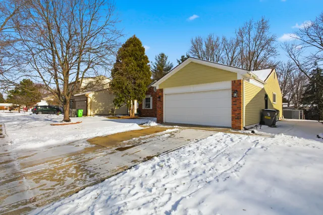 $329,900 | 41942 Kentvale Drive, Clinton Township, MI 48038