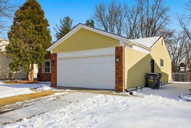 $329,900 | 41942 Kentvale Drive, Clinton Township, MI 48038