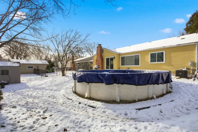 $329,900 | 41942 Kentvale Drive, Clinton Township, MI 48038