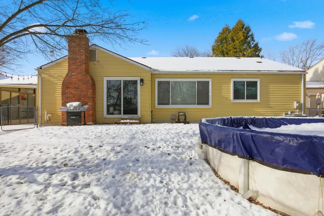 $329,900 | 41942 Kentvale Drive, Clinton Township, MI 48038