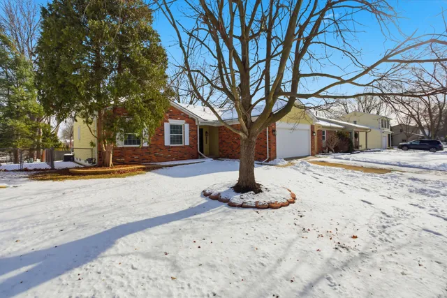 $329,900 | 41942 Kentvale Drive, Clinton Township, MI 48038