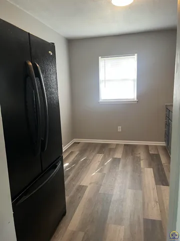 $87,800 | 901 Southeast Pinecrest Drive, Topeka, KS 66605